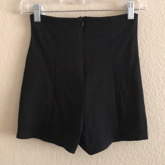 Super High Rise Shorts - Picture 3 of 3